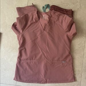 Figs Dusty Rose Scrub Set